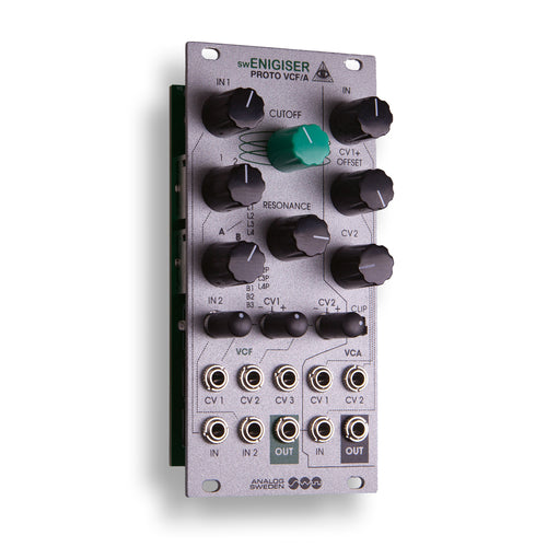 Module swEnigiser Proto VCF/A à façade argentée, vue en angle